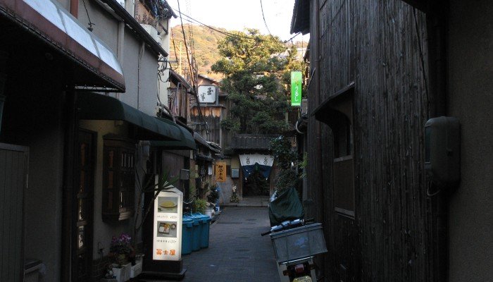 alley